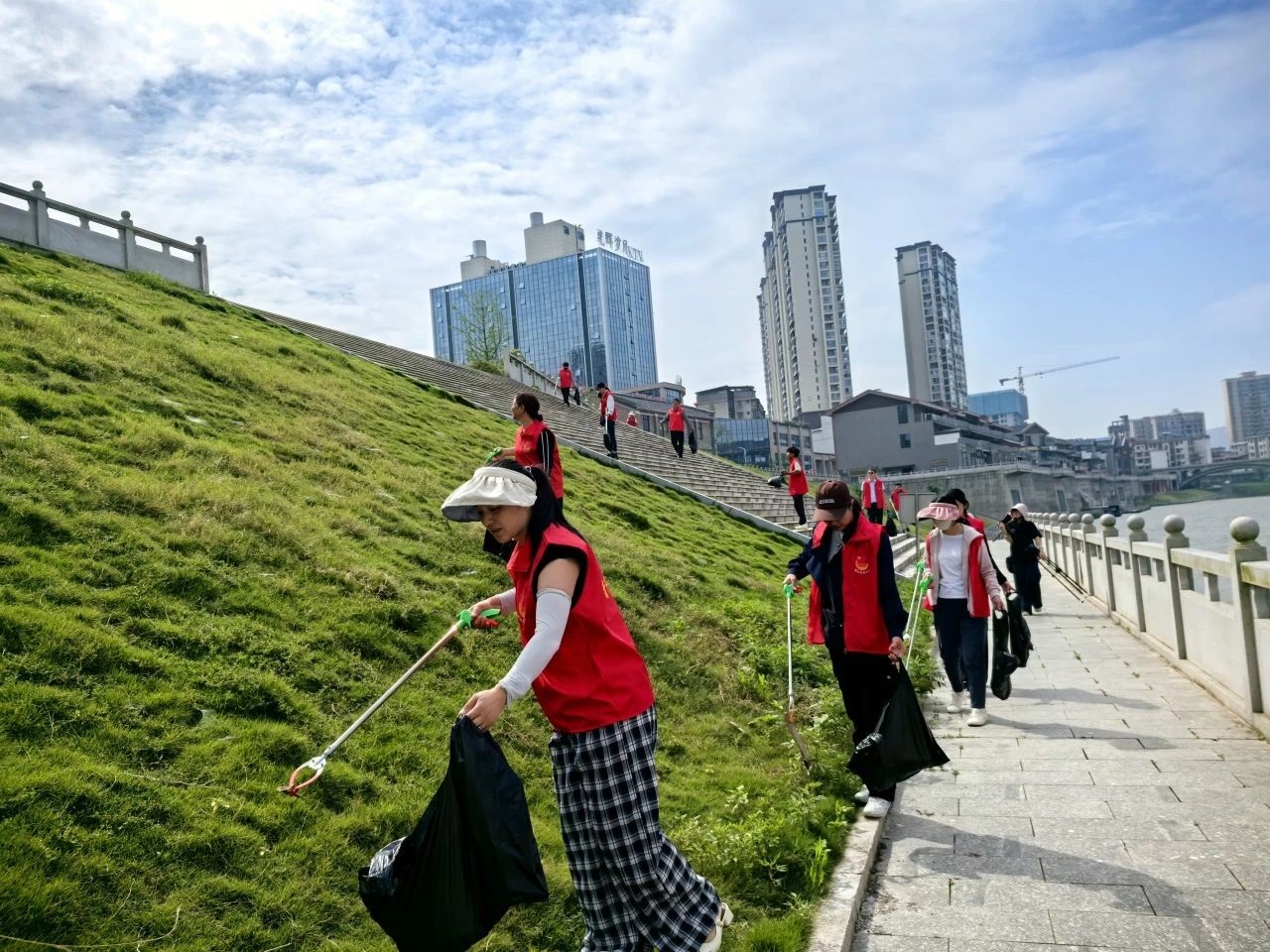 邵阳县开展2025年“六五环境日”宣传活动 描绘绿色家园新画卷