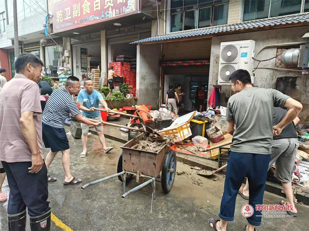 洞口县江口镇：干群合力抗洪保安全
