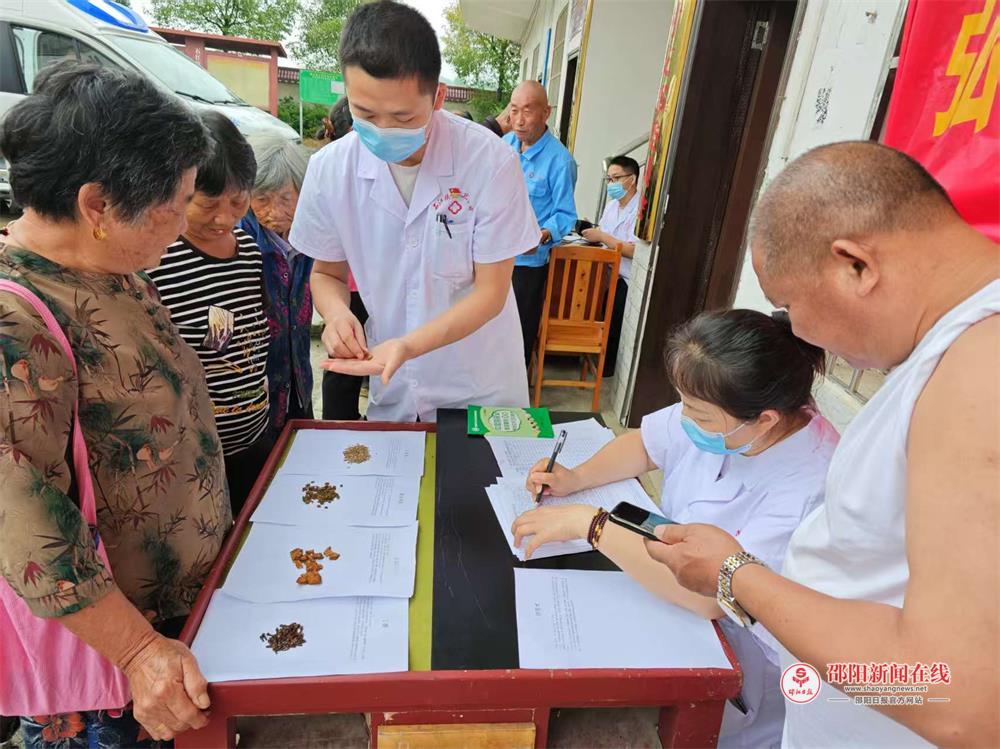 望闻问切进乡村！洞口石江镇中医药宣传活动暖民心