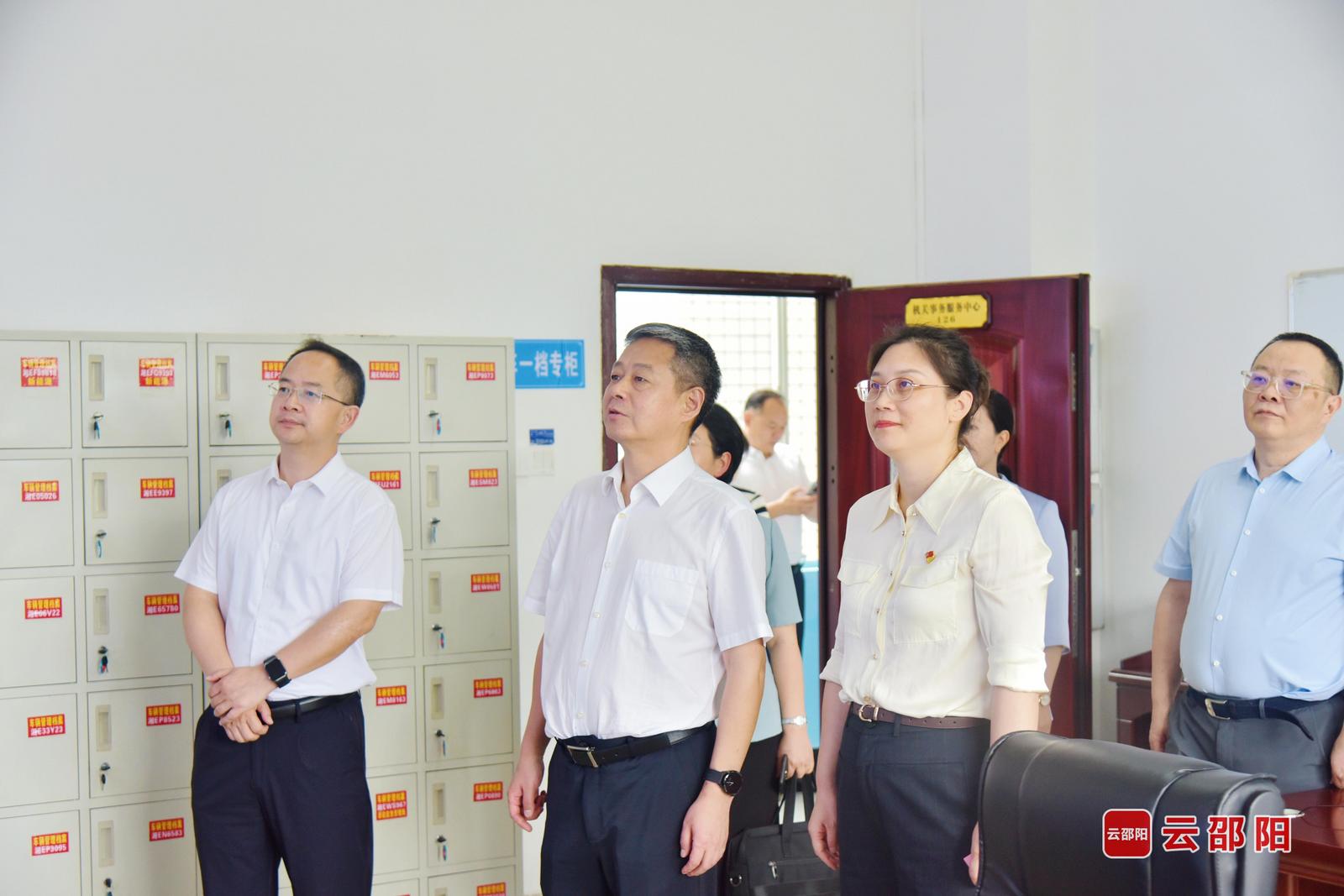 严华在北塔区和市直有关单位调研学习教育开展情况