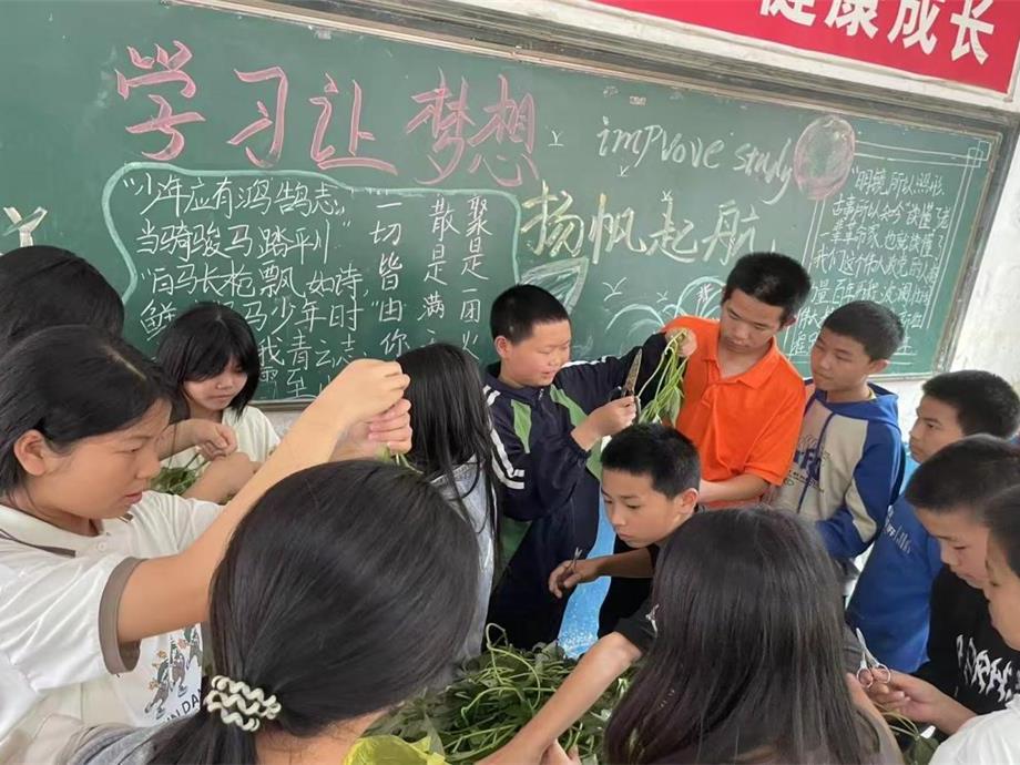 武冈市荆竹铺镇朱溪中学开展劳动实践教育活动