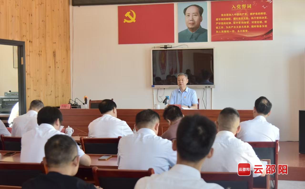 严华在隆回县调研督导并为基层党员讲授专题党课