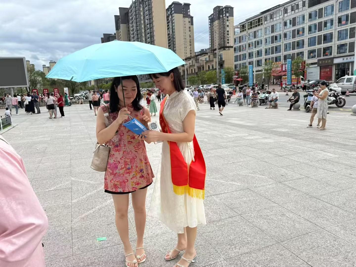 中国人寿财险新宁县支公司走进新宁县一中开展6·16客户节暨防范非法集资金融活动