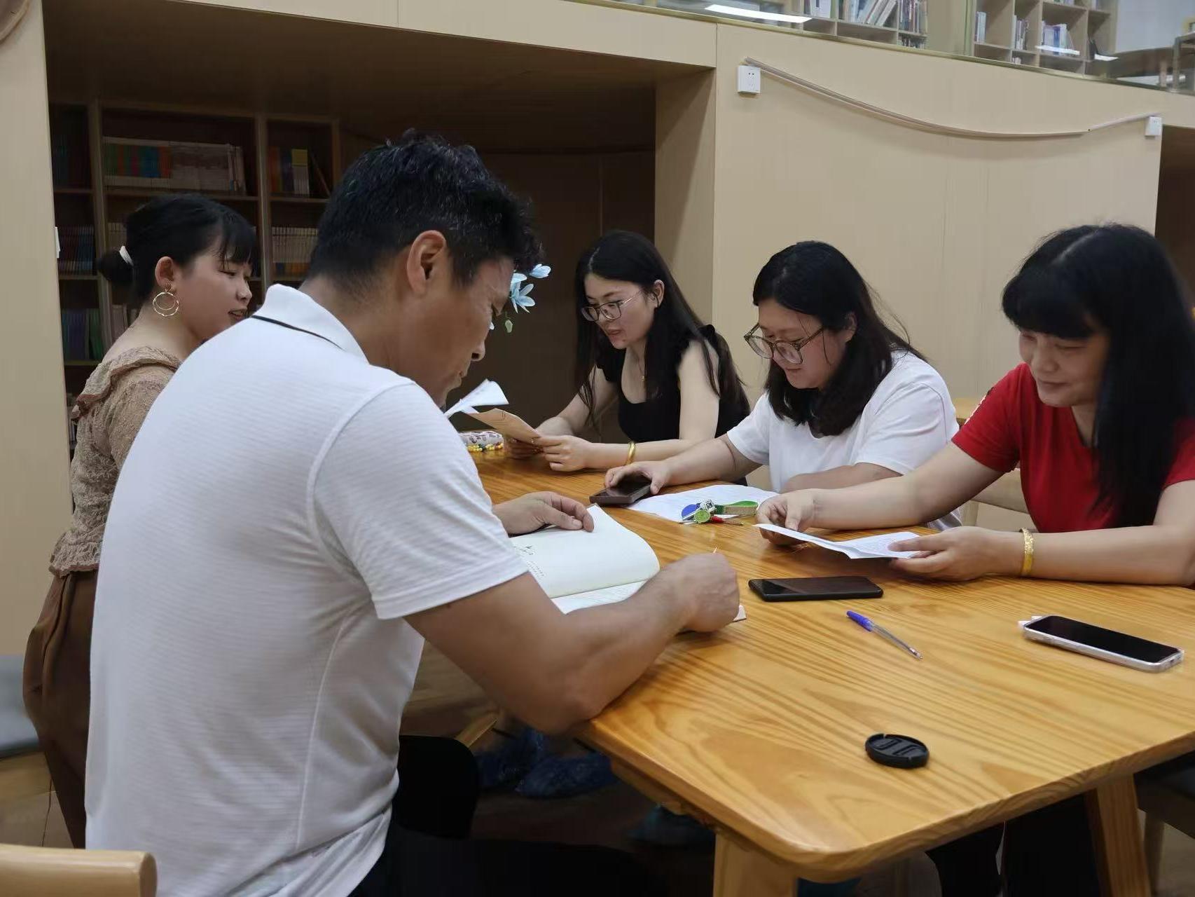 邵东市第一实验学校开展读书分享会