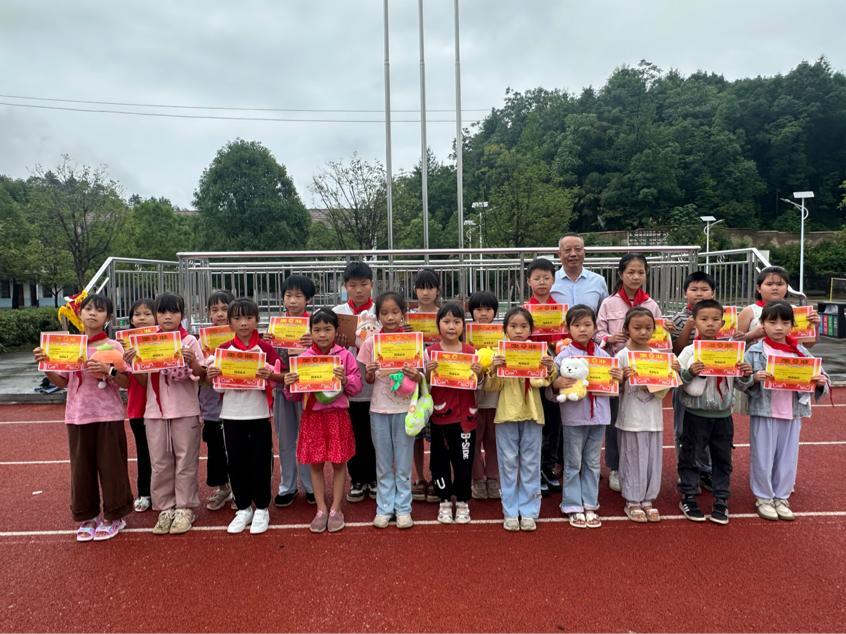 武冈市大甸镇中心小学开展2025年“三益阅读”暨“城乡联动共筑阅读新生态”年度“书香班级”评比活动