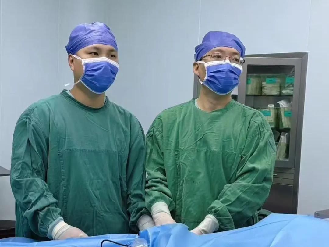 新宁县人民医院普外二科成功开展县内首例“胸腔镜下交感神经离断术”治疗手汗症