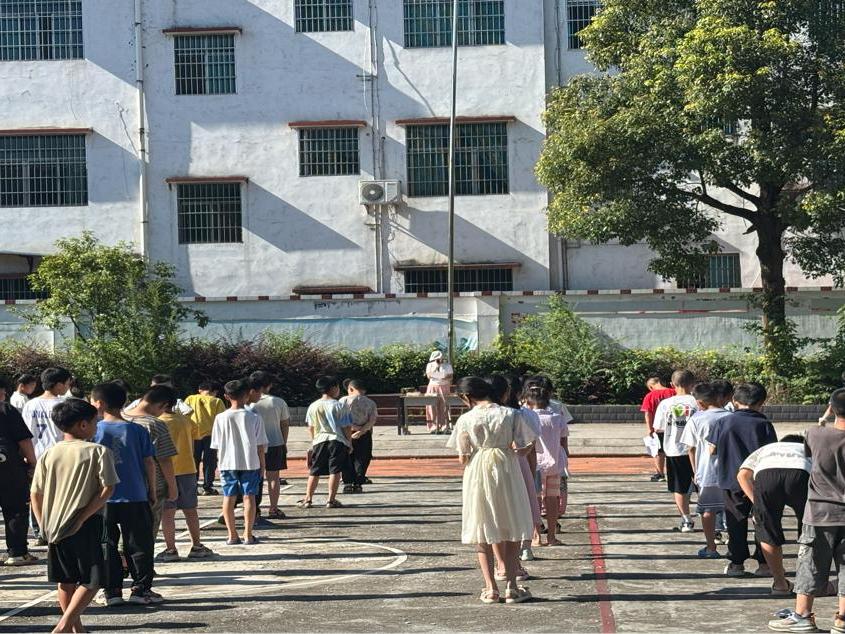 洞口县秀丰完全小学开展期末总结暨暑期安全教育活动
