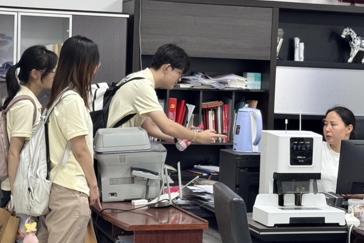 湖南师范大学“资畔云志”暑期社会实践团开展蓝印花布调研活动