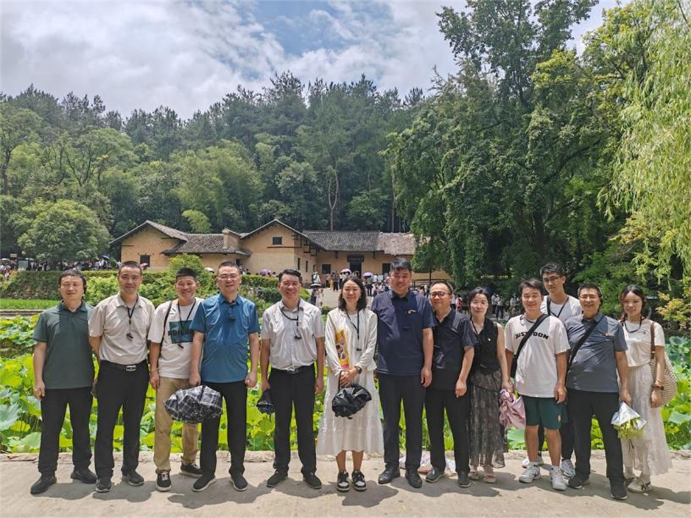 伟人故里悟初心，红色精神励前行丨门诊医技总支第三党支部与武汉协和医院放射科党总支开展党建共建活动