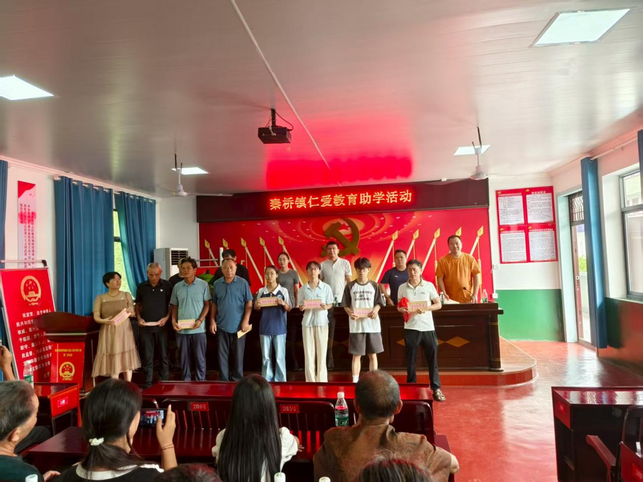武冈市秦桥镇：凝聚爱心力量 助力学子逐梦前行