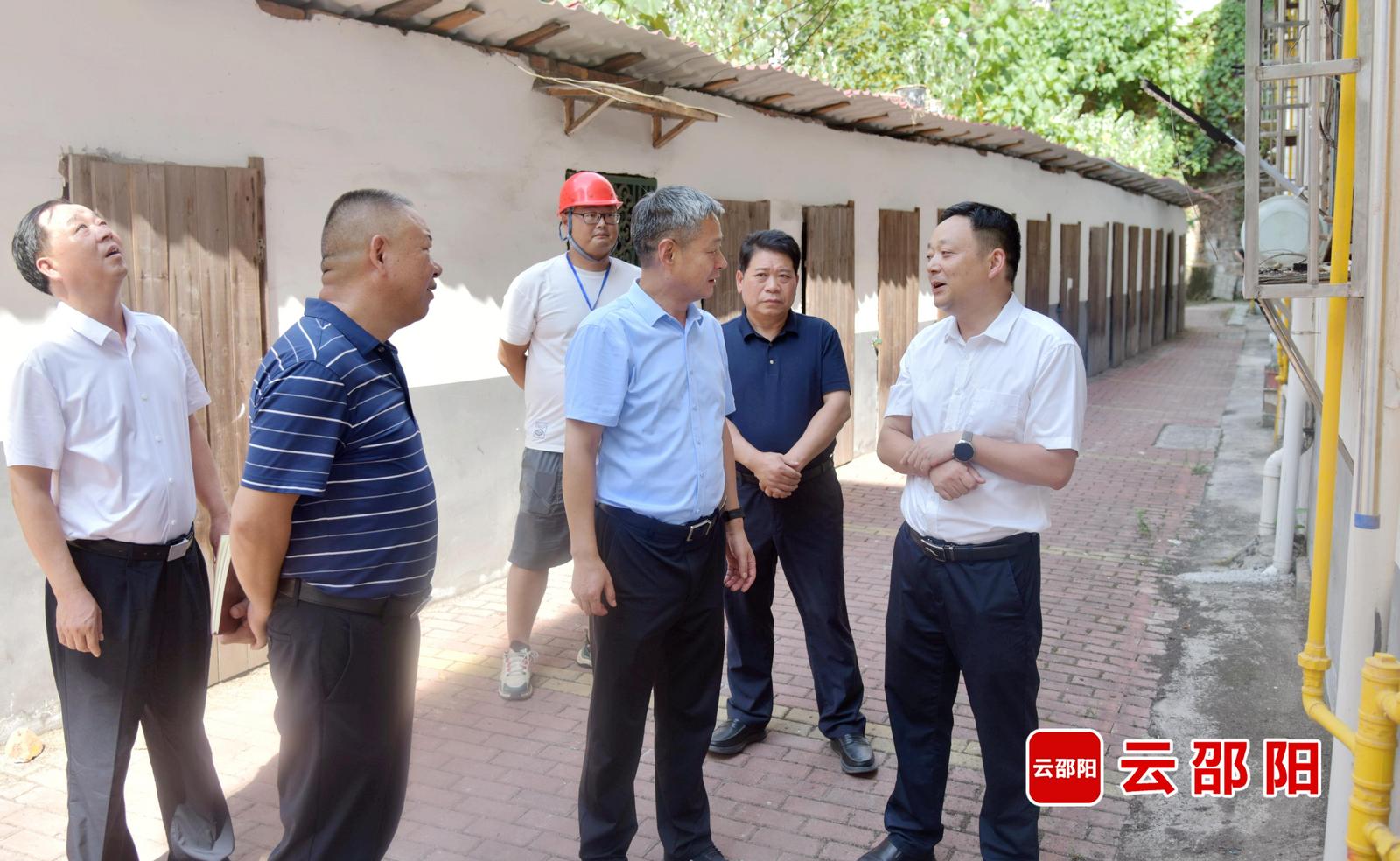 严华在市城区调研城市更新工作