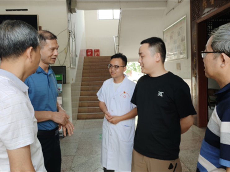 党建引领聚合力 乡情反哺惠基层——内科总支第一党支部赴简家陇镇开展技术交流及义诊活动