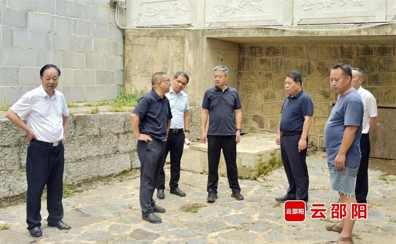 严华在市区暗访督导生态环境保护重点工作