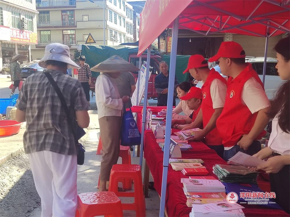 武冈市马坪乡巧借集日“人气”吹响开学前防溺水“最后哨”