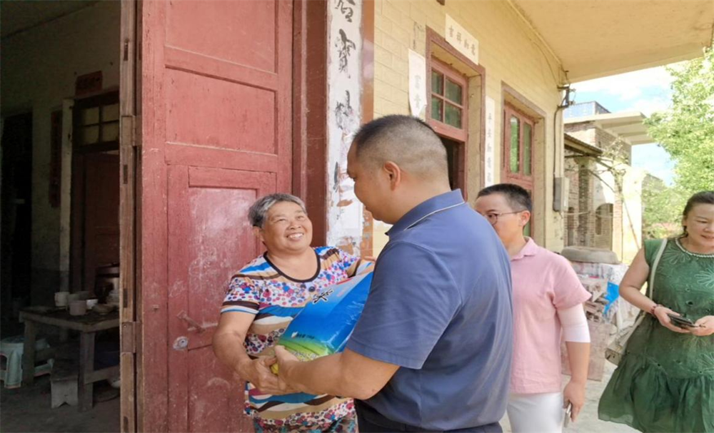 那抹灿烂笑容背后——湖南庆丰投资发展有限公司携手武冈市妇计中心的结对帮扶故事