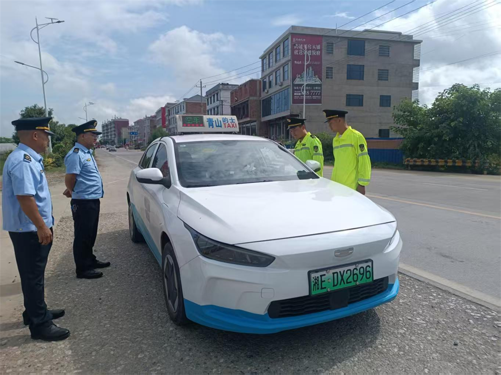 武冈市交通执法大队：零容忍查处非法网约车