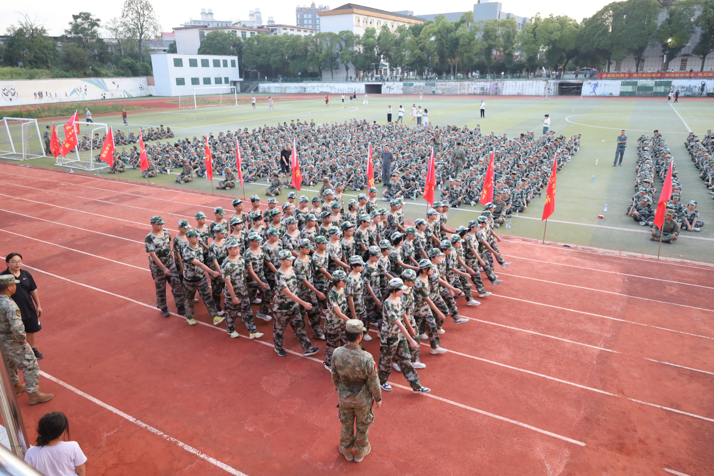 邵东三中2025级新生军训会操暨表彰大会圆满落幕