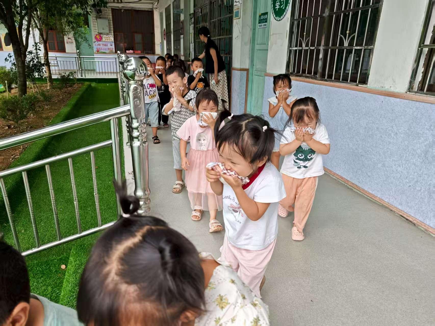 新宁县飞仙桥中心幼儿园开展消防安全教育活动