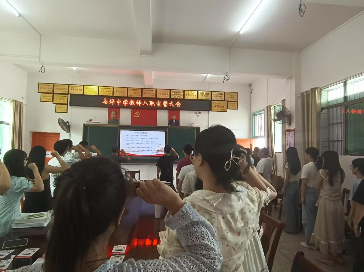 武冈市马坪乡中学举行教师节座谈会