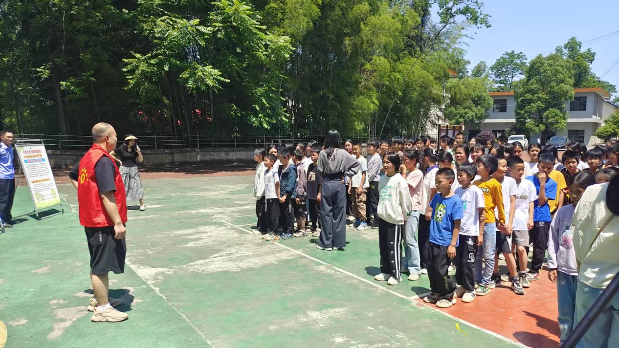 武冈市双牌镇开展反邪教宣传教育活动