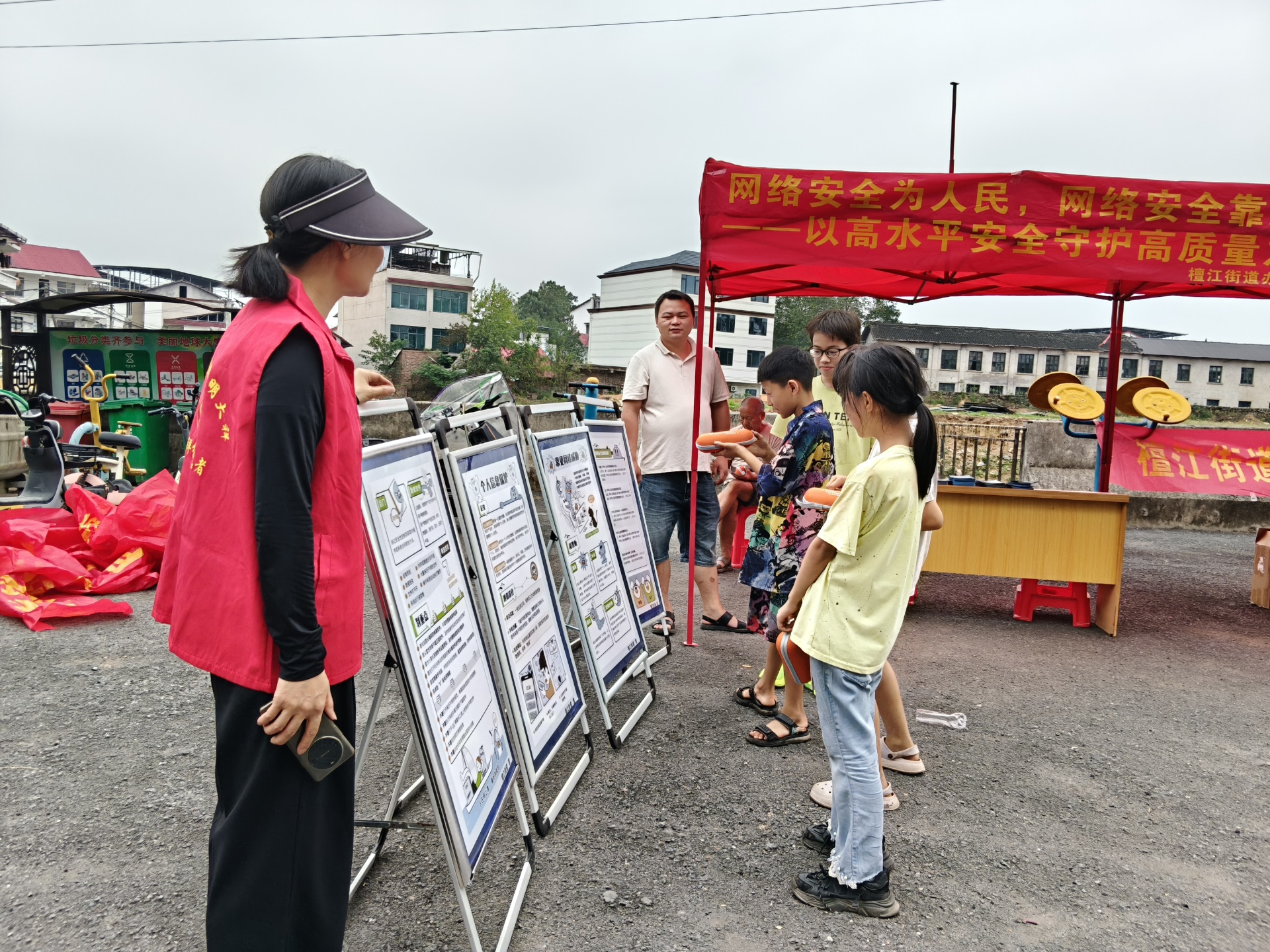 大祥区檀江街道开展筑牢网络安全“防火墙”宣传活动
