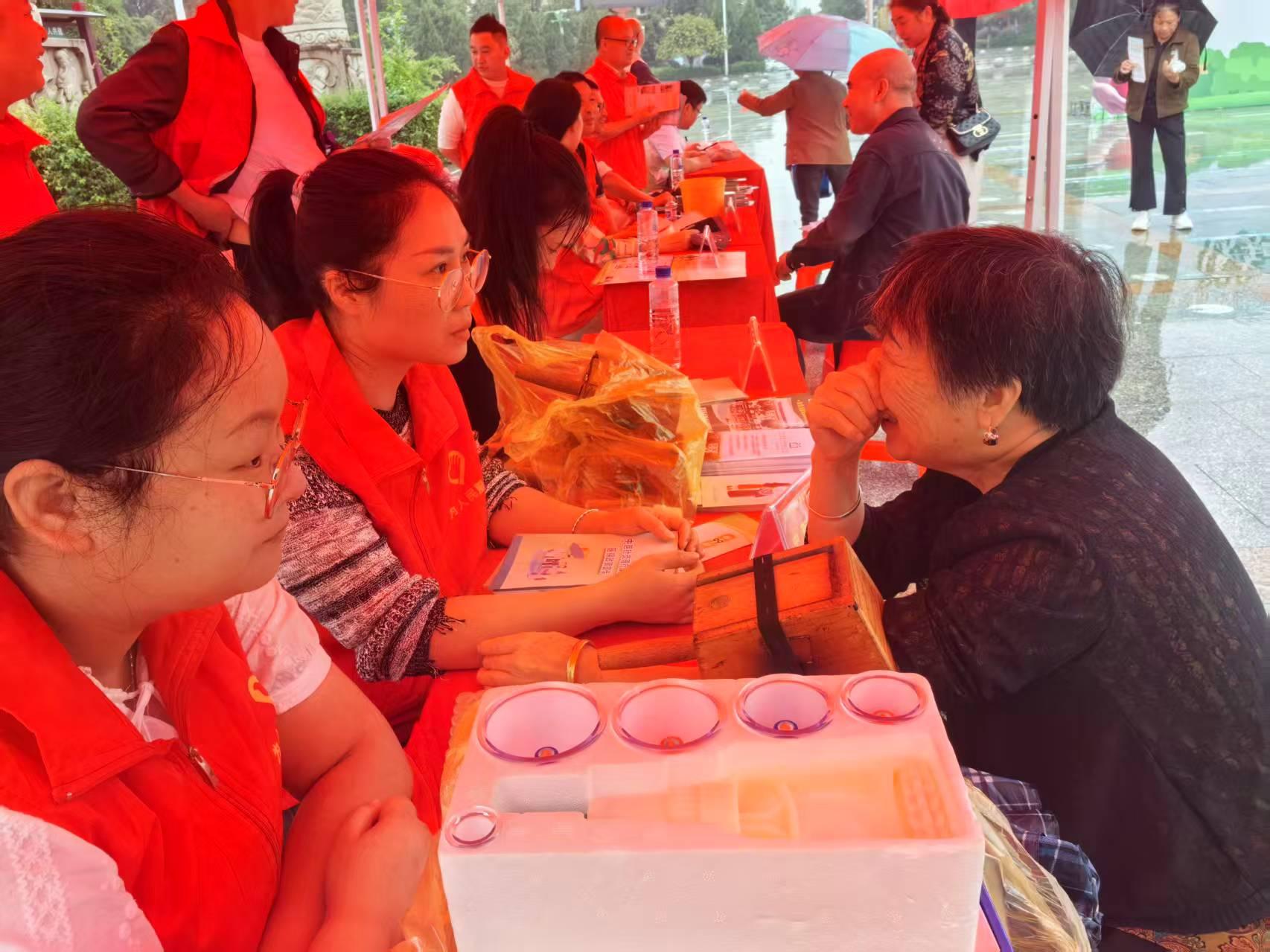 洞口县文昌街道社区卫生服务中心开展中医药文化宣传活动