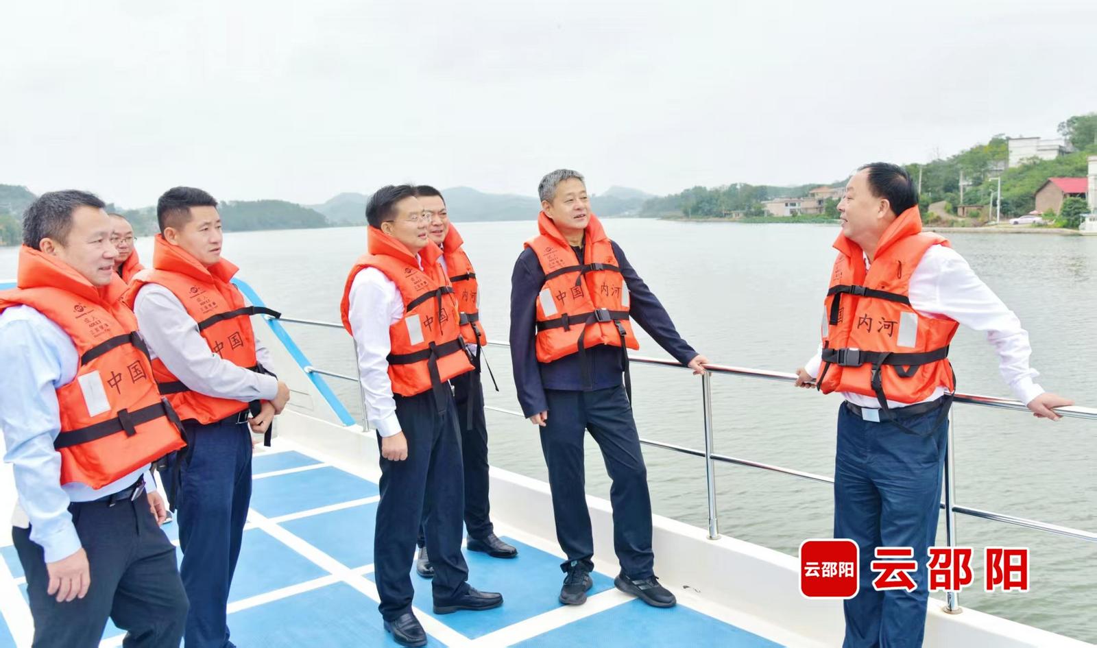 严华在赧水邵阳县段巡河：全面落实河湖长制  切实守护一江碧水