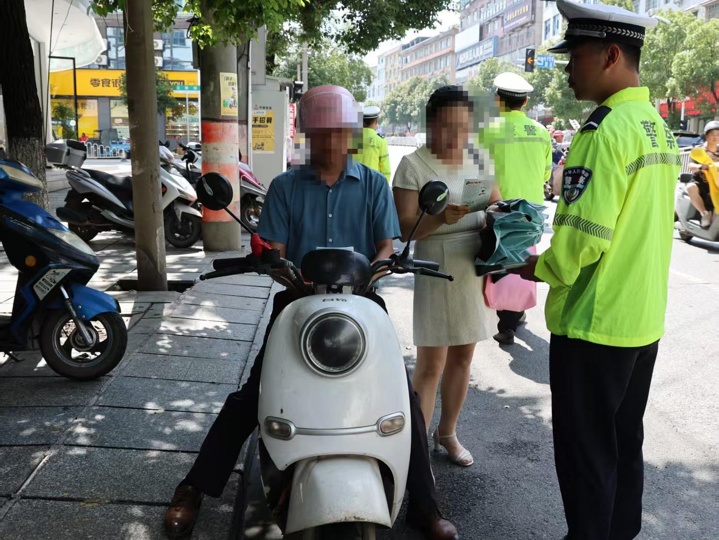 隆回县公安局交通警察大队开展城区道路交通秩序集中整治行动