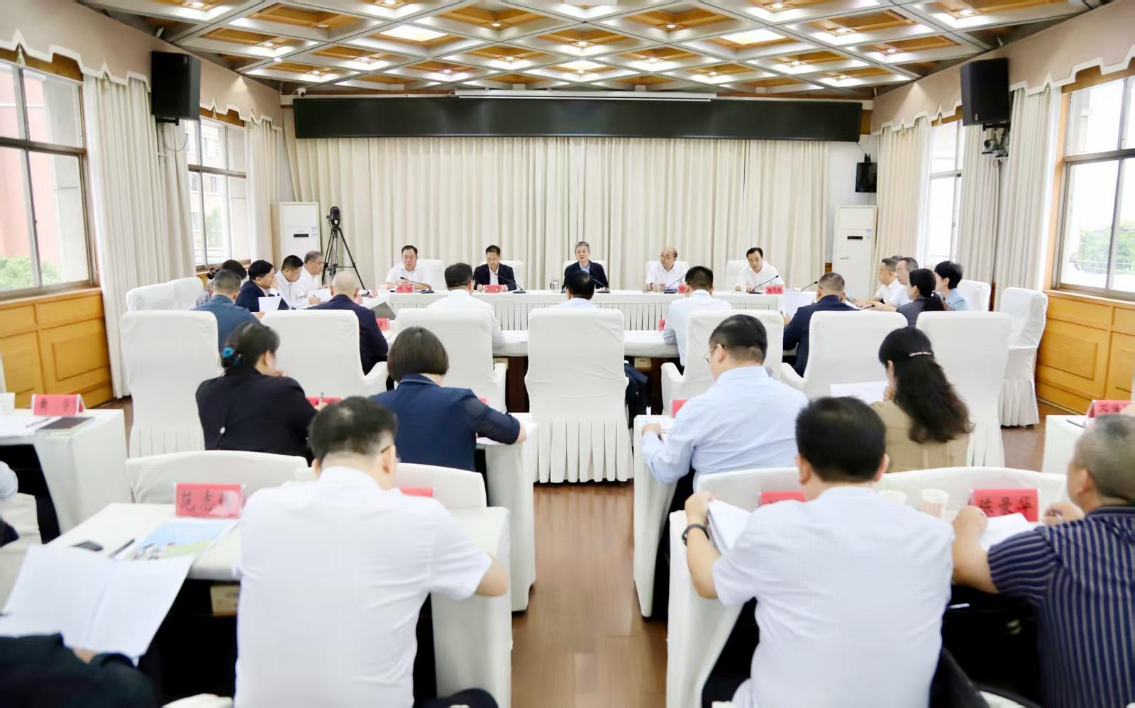 市委调度学生心理健康和支持大学生创业工作