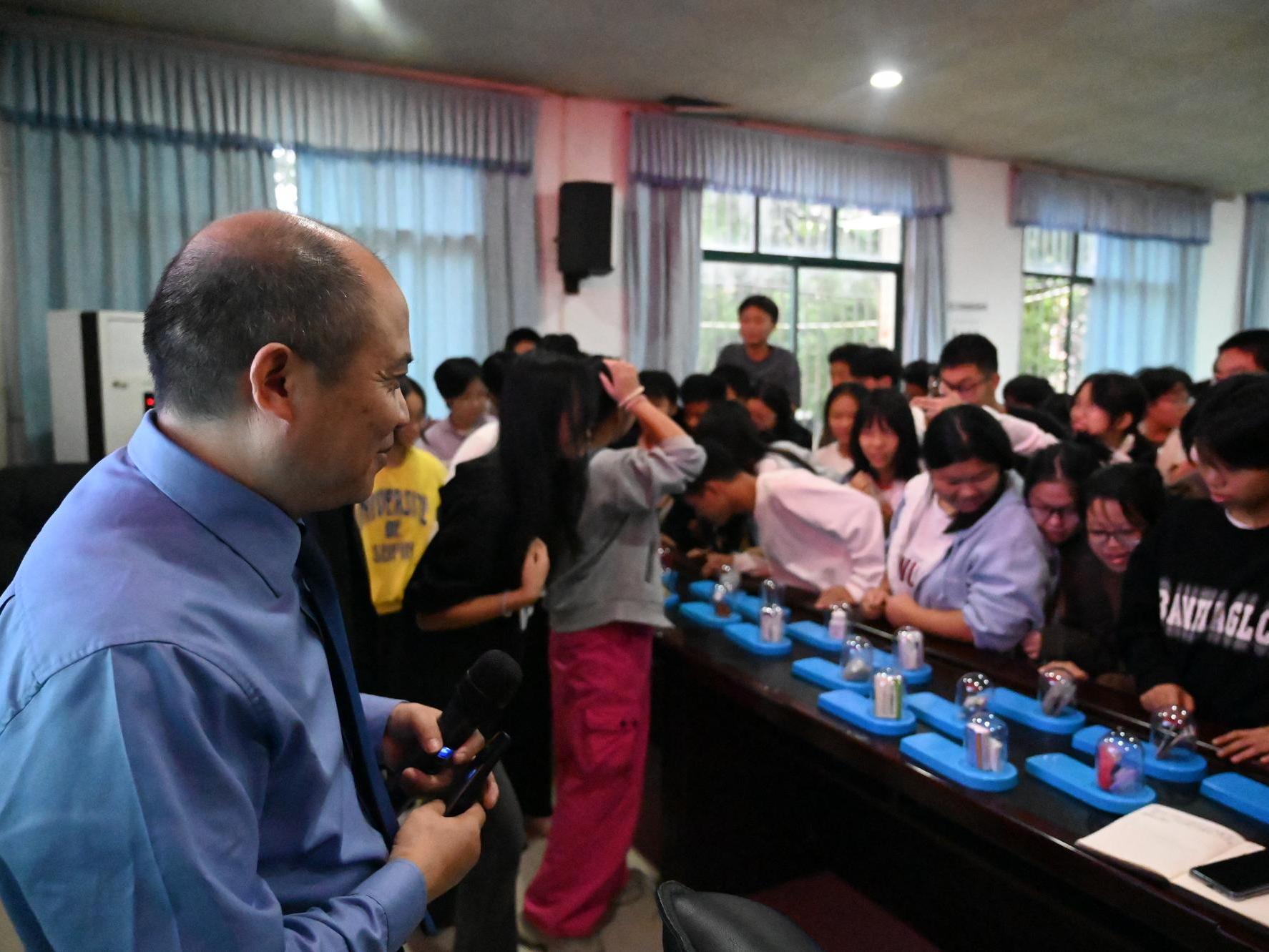 邵阳县人民检察院走进邵阳县第二中学开展禁毒法治教育课