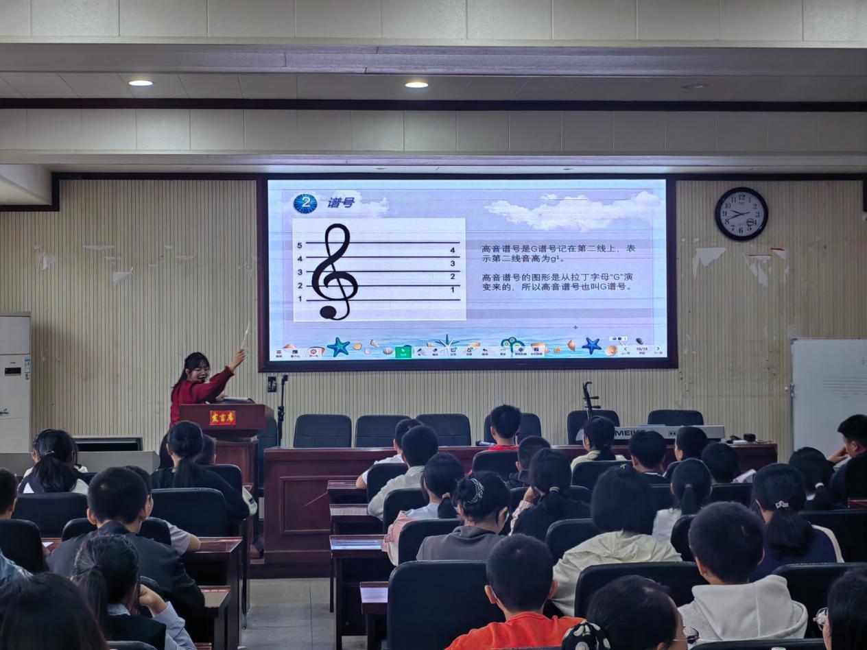 洞口中学双师闪耀文昌街道音乐教学比武
