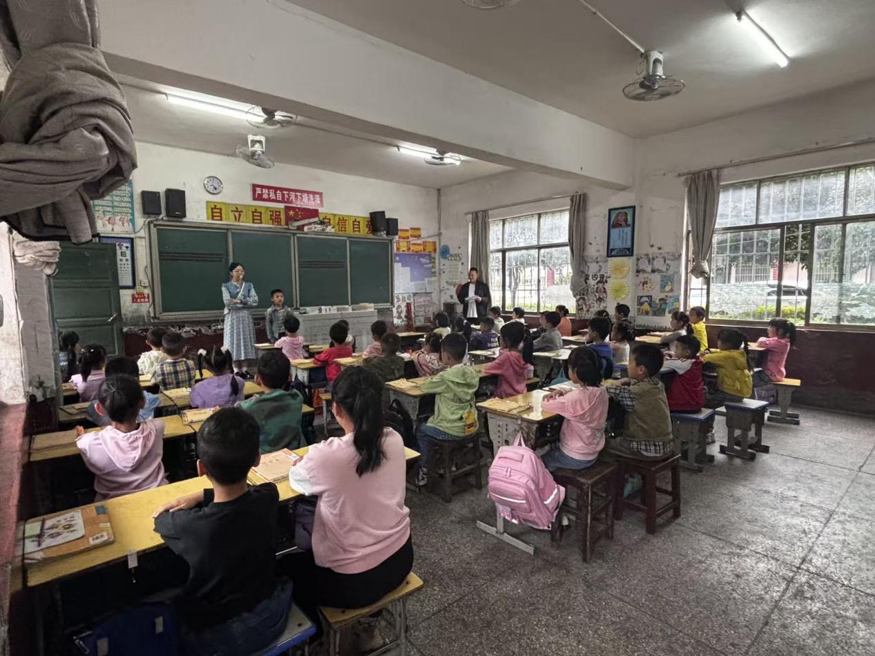 洞口县黄桥镇中心小学开展一年级养成教育系列活动