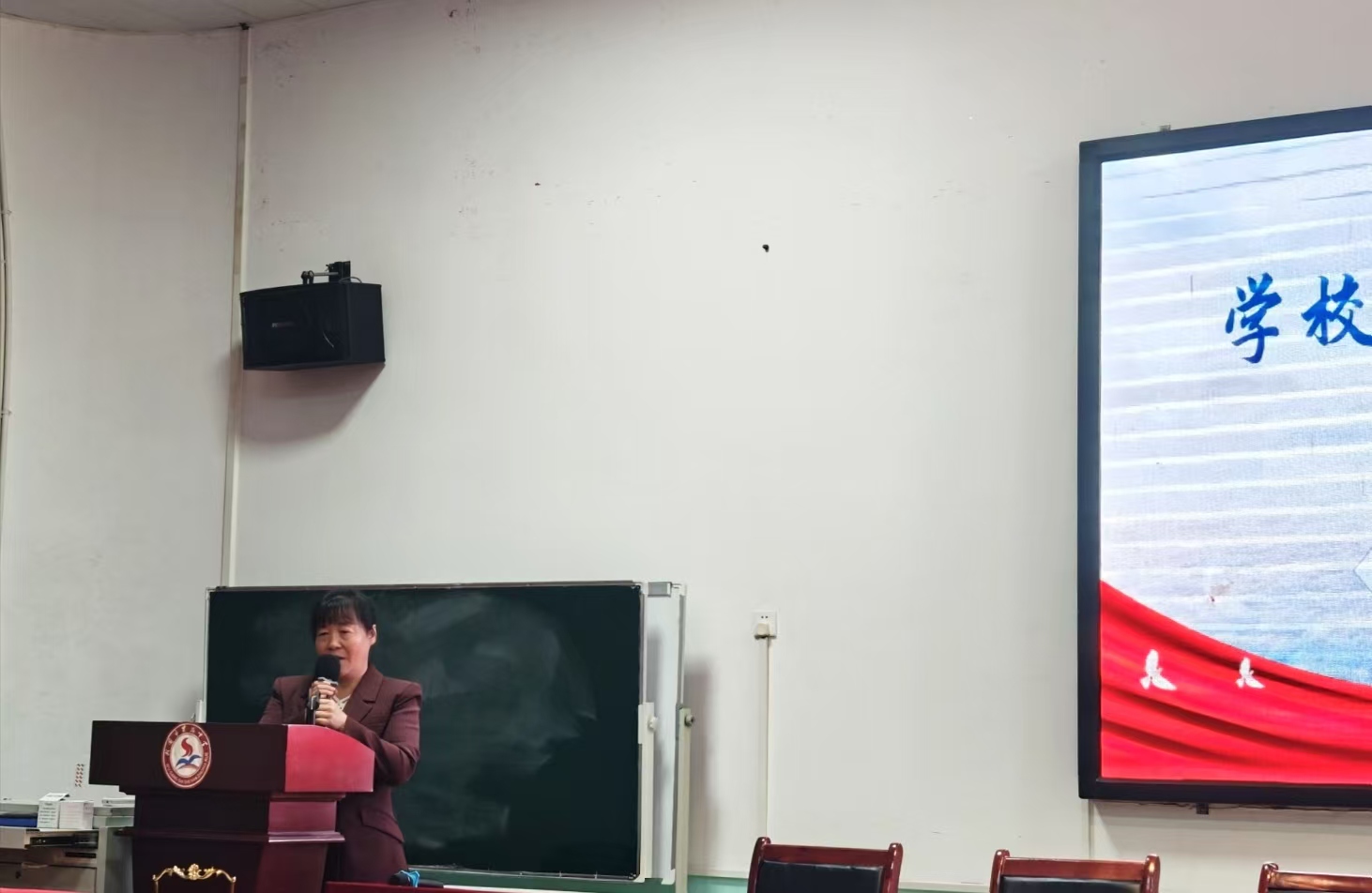 武冈市实验中学举行班主任工作研讨会