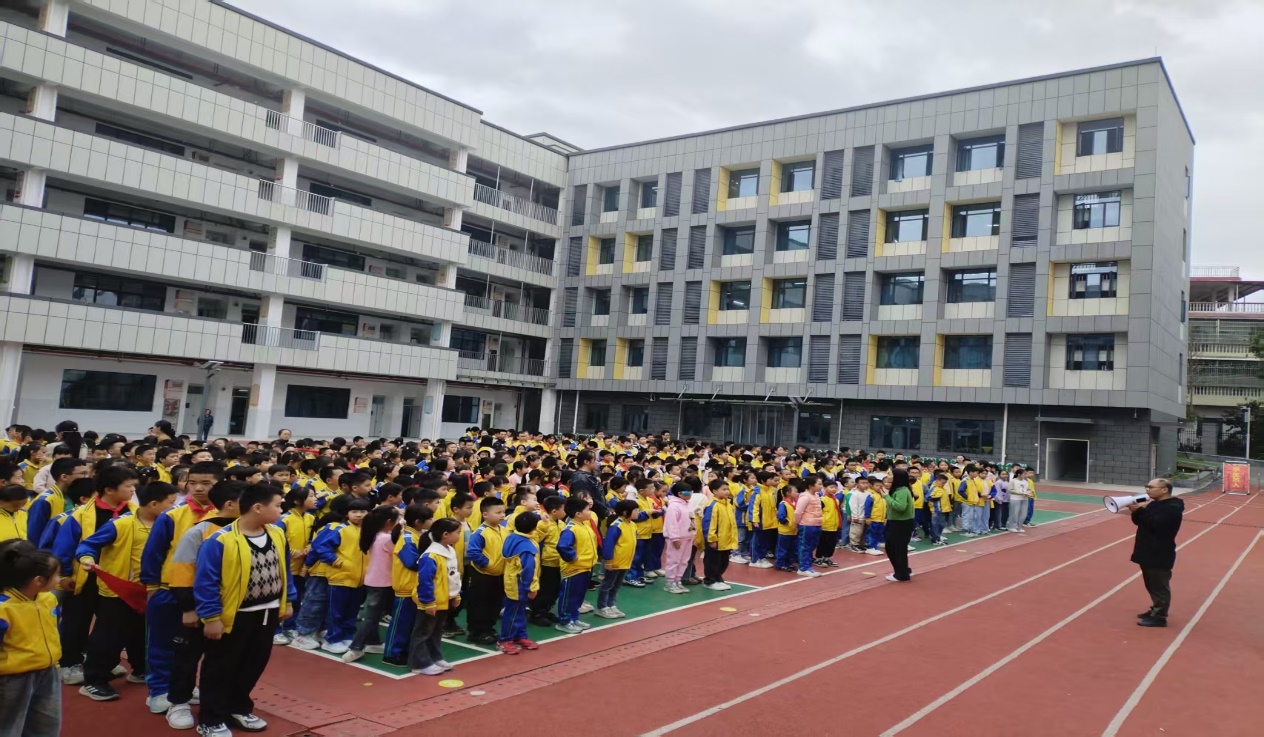 洞口县文昌街道第二小学举行消防应急演练活动