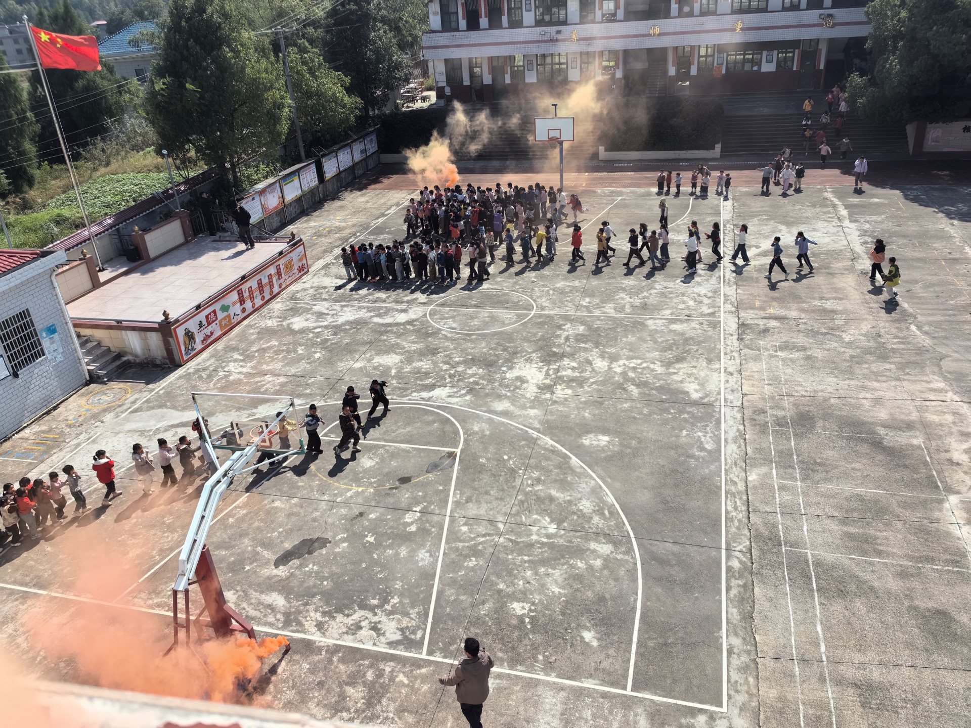 洞口县水东镇文田完全小学开展消防演练活动 