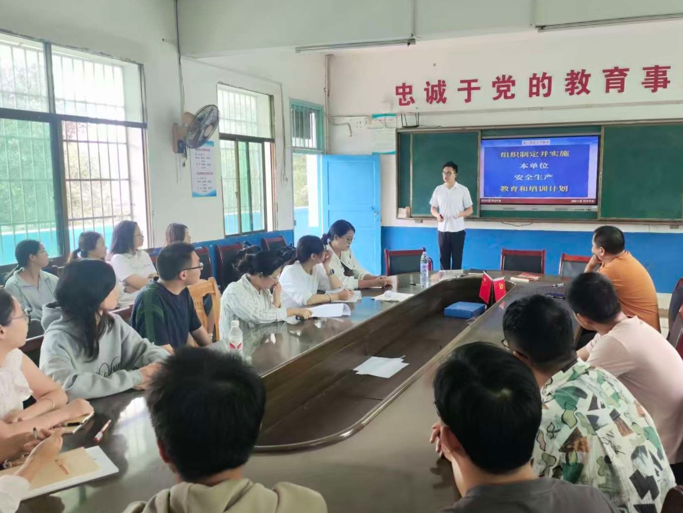 武冈市秦桥镇中学开展教师消防安全专题培训