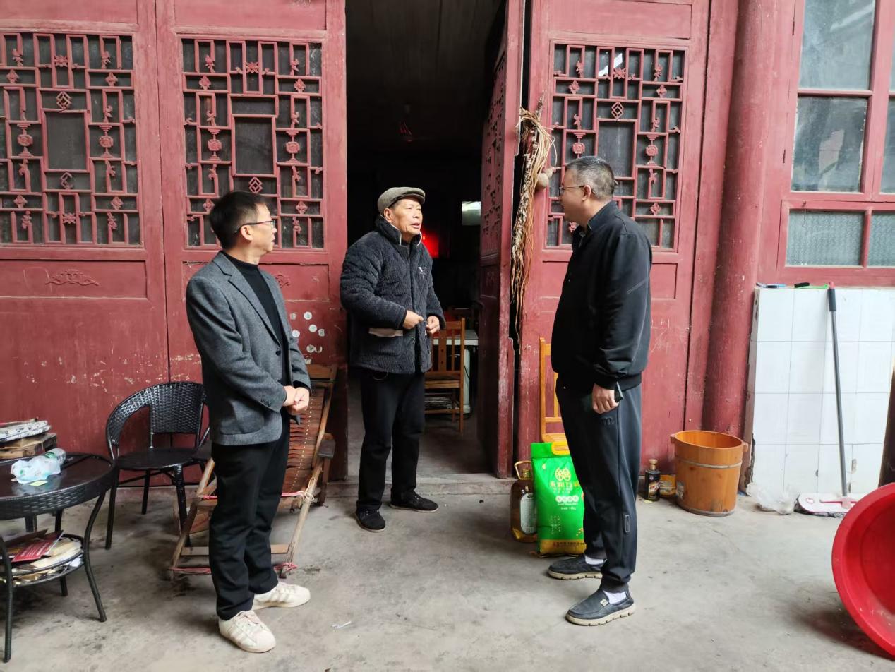 武冈三中开展“弘扬孝亲敬老美德共建老年友好社会”敬老活动