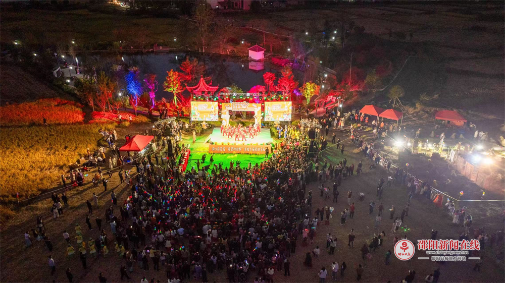 洞口县首届“希望的田野”丰收之夜稻田音乐会奏响乡村振兴乐章