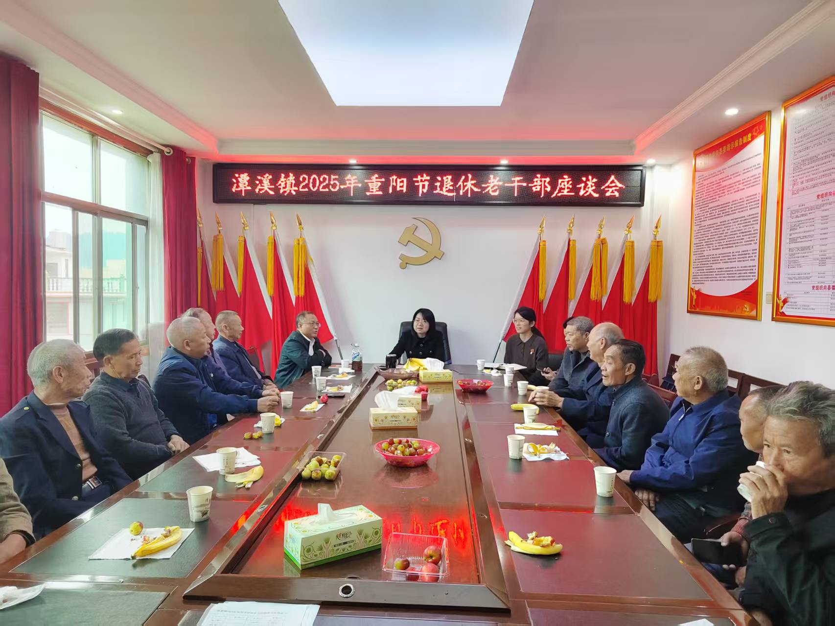 新邵县潭溪镇举行干部荣誉退休仪式暨2025年离退休老干部座谈会