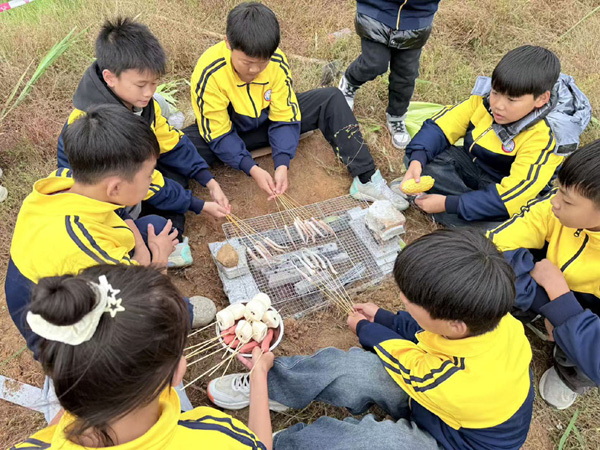 隆回县金石桥镇育英小学开展劳动实践课