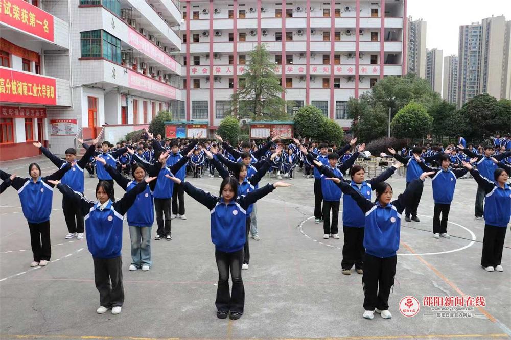 武冈环求职业技术学校举行2025年下学期班级集体舞比赛