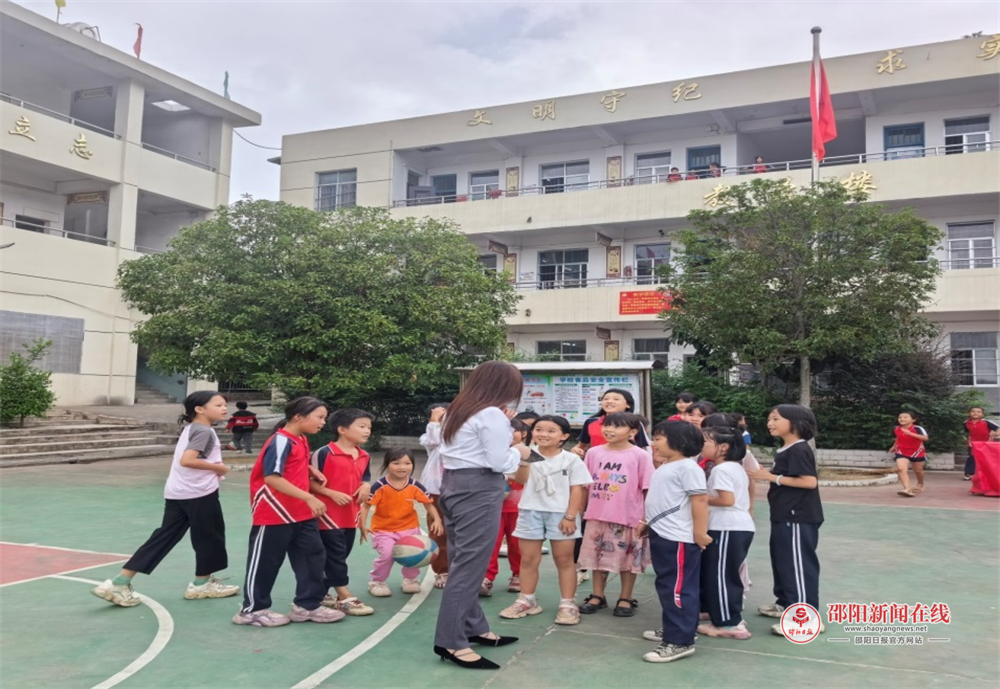 广发银行邵阳分行趣味课堂为邵阳县河伯乡石塘小学播种金融素养种子