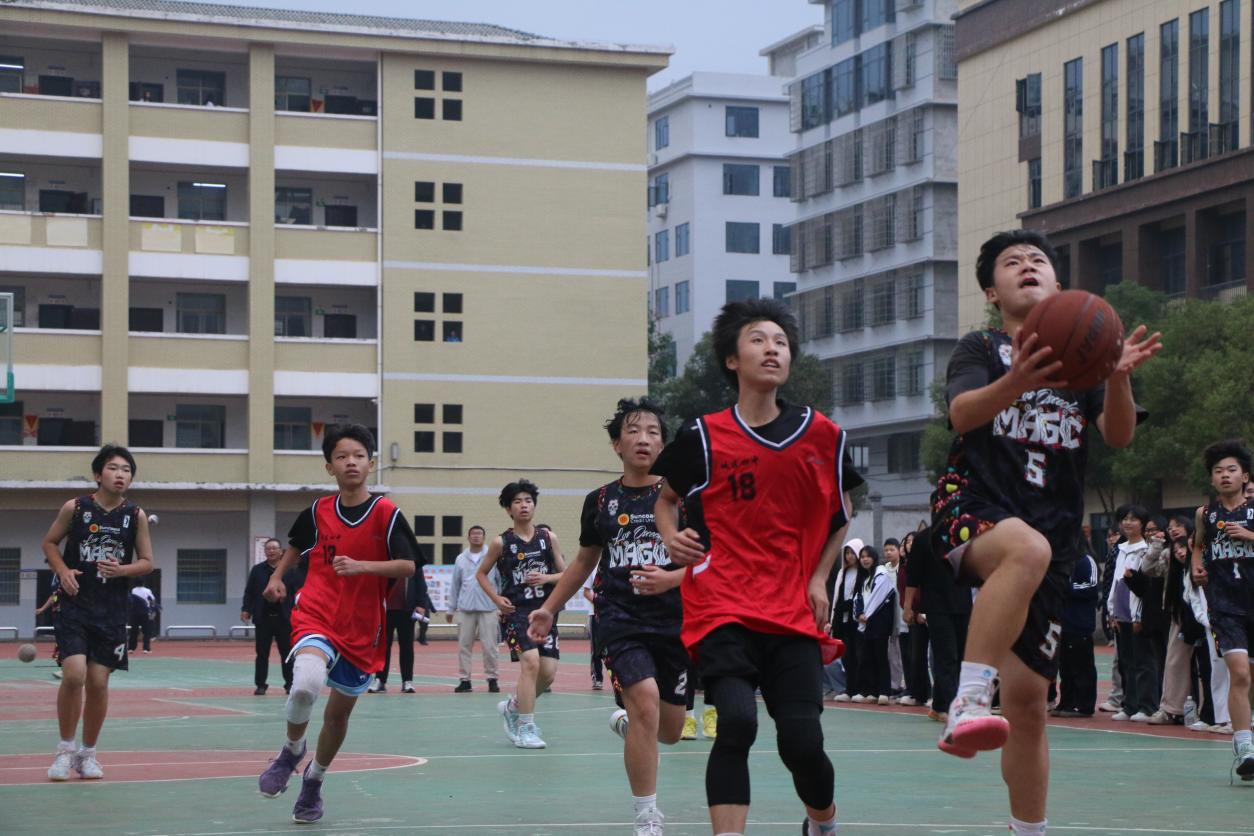 邵东市城区四中举行初二班级篮球赛