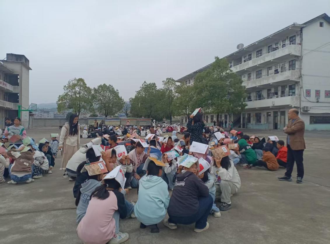 隆回县罗白九年义务制学校开展地震应急疏散演练
