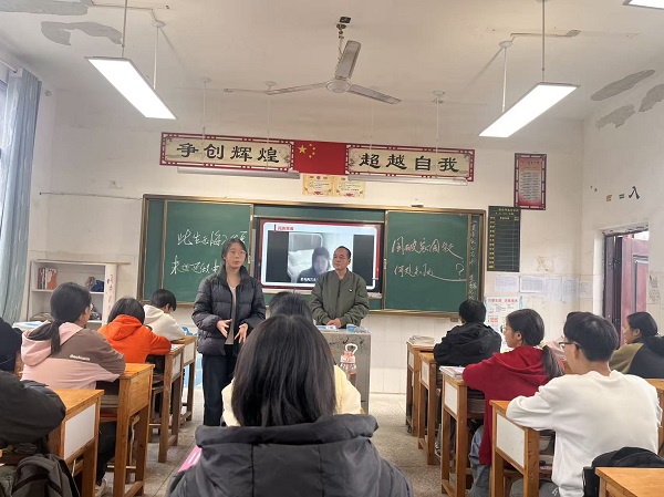 隆回县山界九年义务制学校开展主题国防教育课