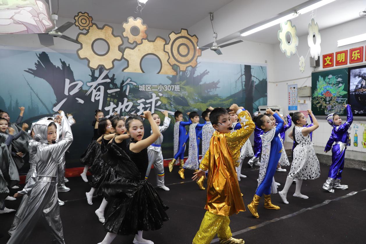 邵东市城区二小课本举行“童心筑梦，剧绎华章”课本剧展演