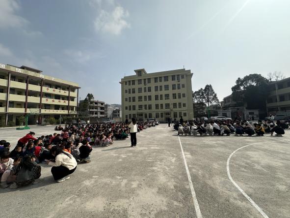 隆回县司门前镇石桥铺九年义务制学校开展消防安全应急演练