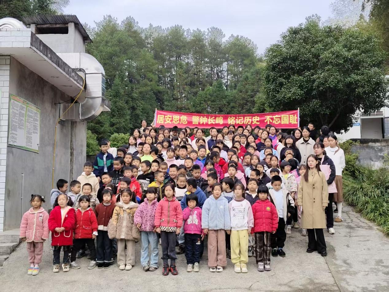 隆回县司门前镇石阳桥小学开展防空警报试鸣日教育活动