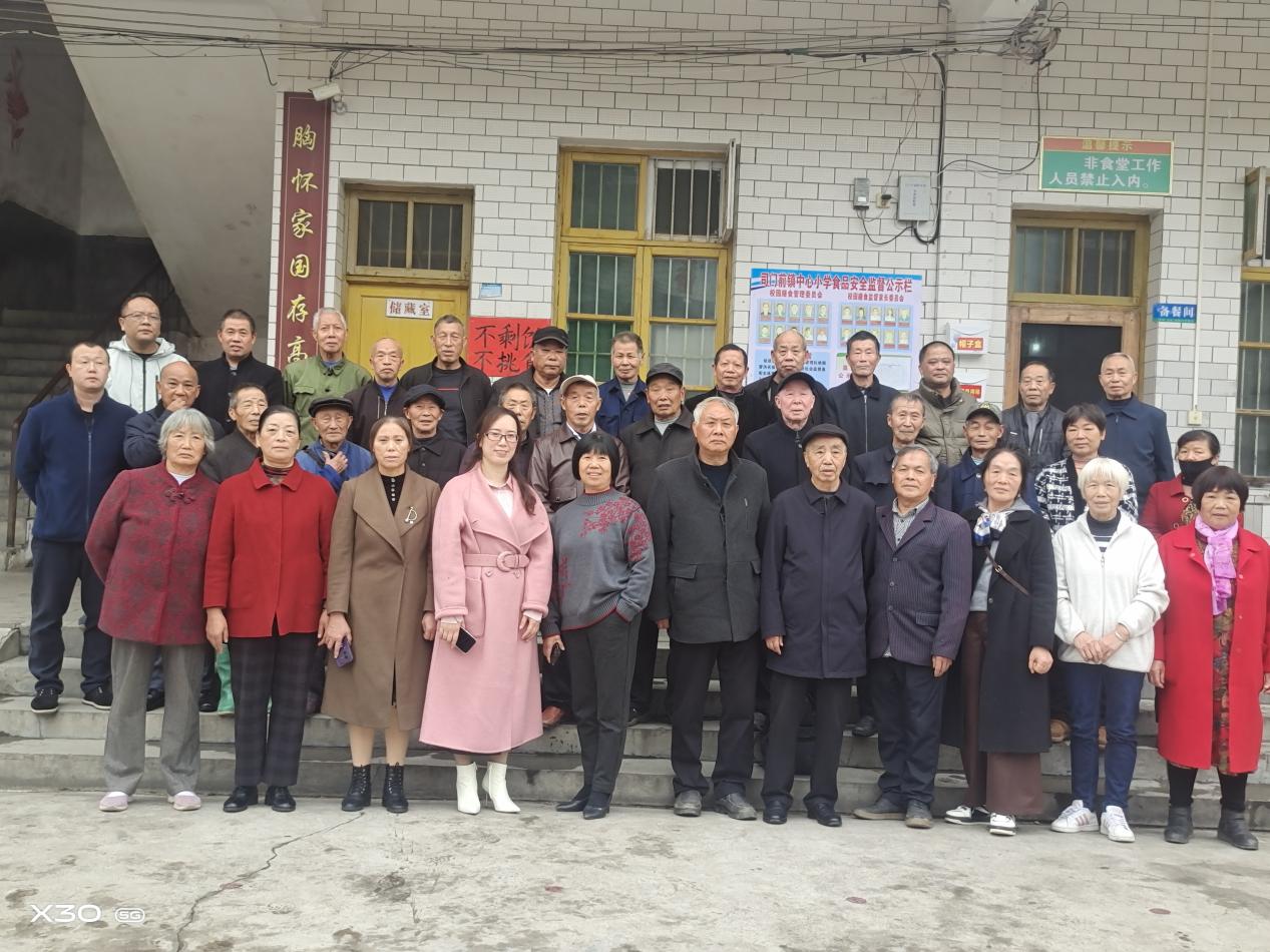 隆回县司门前镇中心小学开展退休老教师座谈会