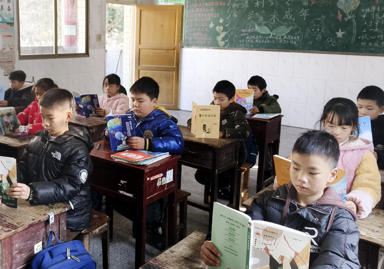 隆回县金石桥镇丰云小学举办学生读书分享会